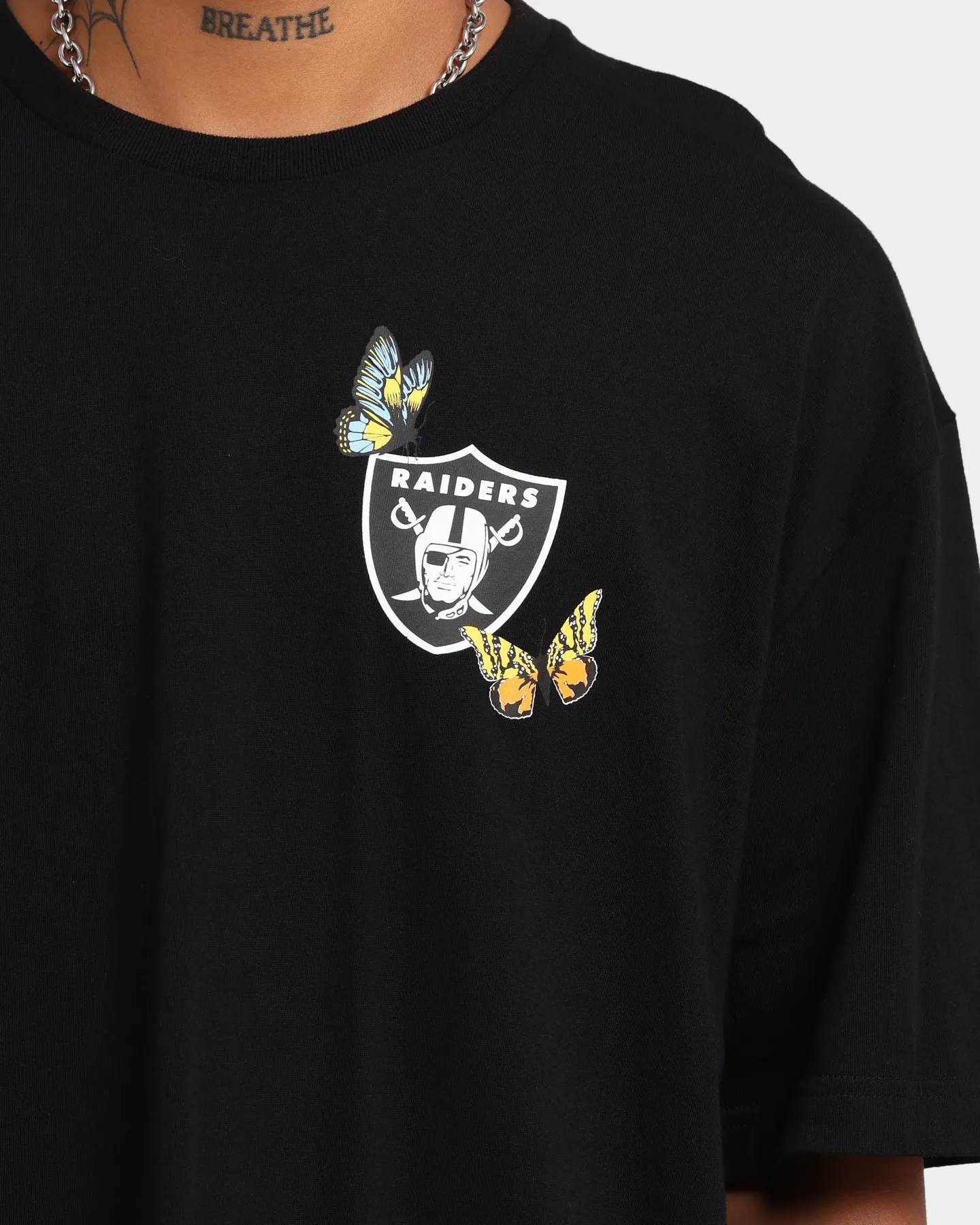 New Era Las Vegas Raiders Butterfly Oversized T-Shirt Black