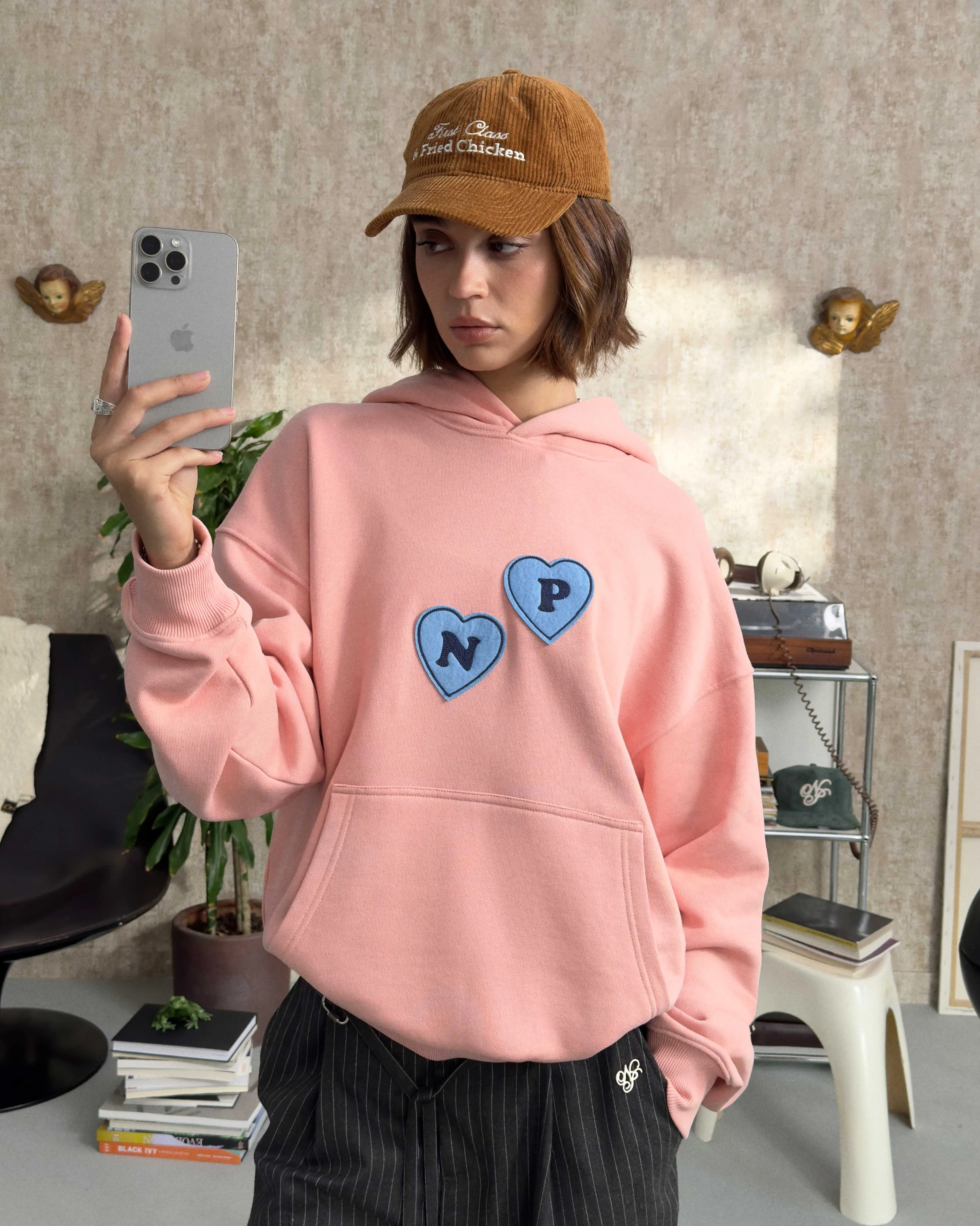 "PLEASURES" HOODIE PINK