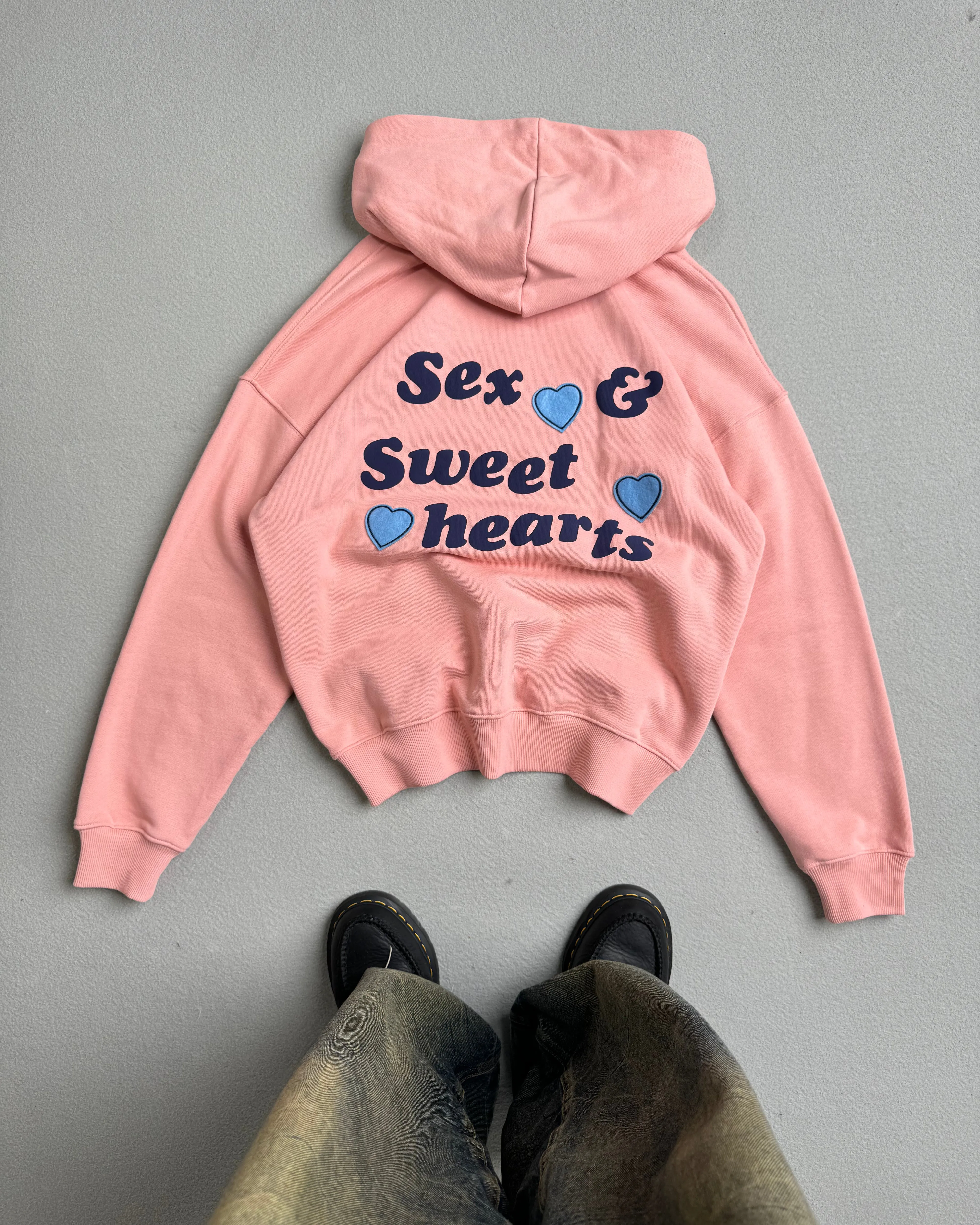 "PLEASURES" HOODIE PINK