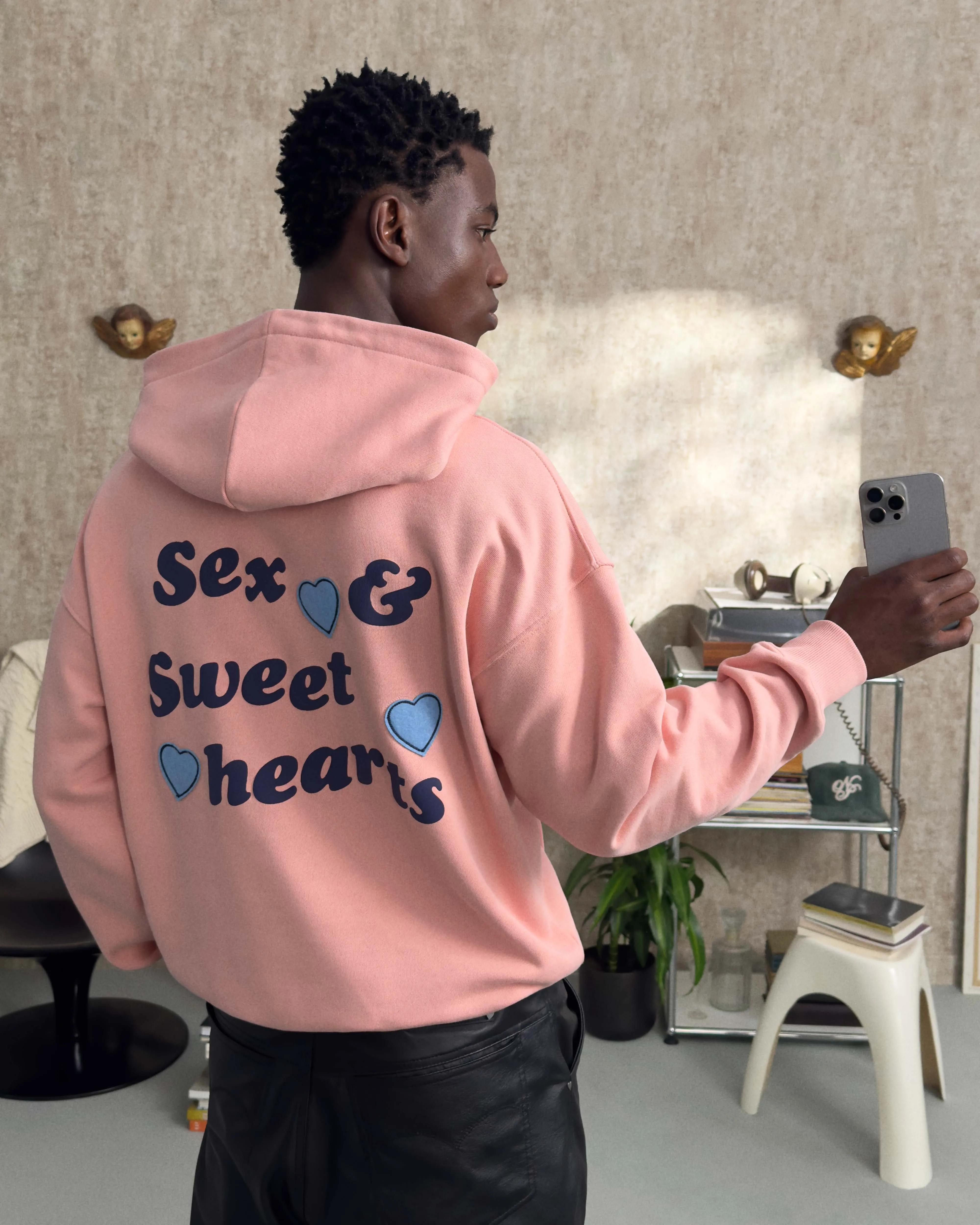 "PLEASURES" HOODIE PINK